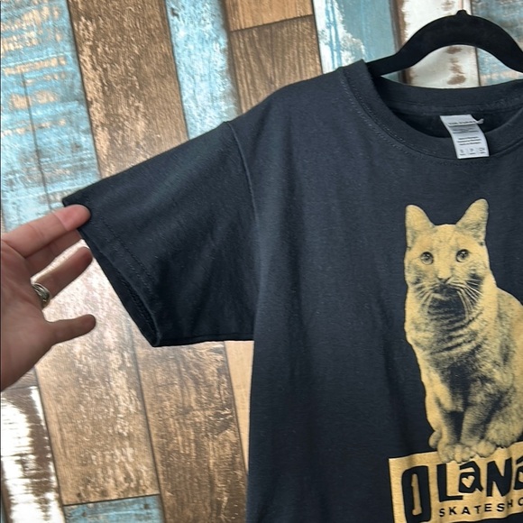 Gildan Girls small 1 Lana skate Black Graphic Cat T-Shirt - Picture 4 of 9